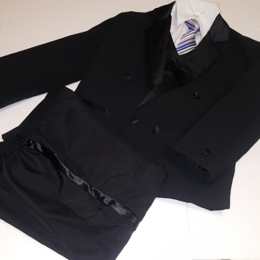 Peanut ButterTuxedo five pieces size 6